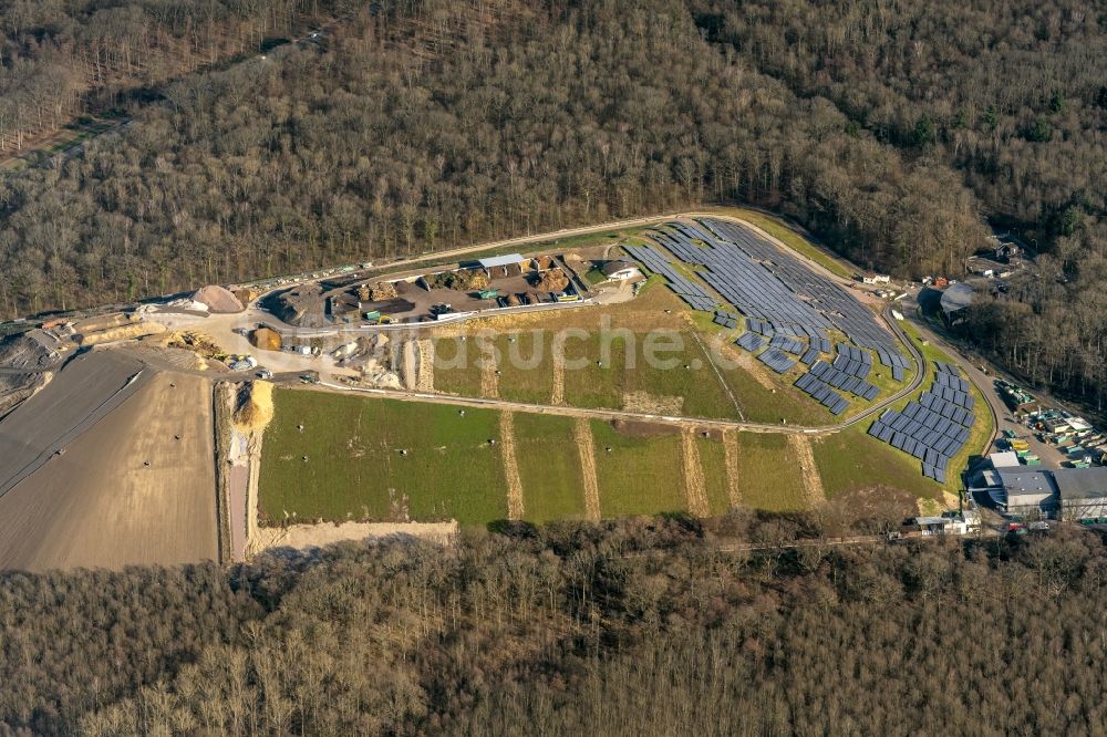 Freiburg im Breisgau aus der Vogelperspektive: Recycling- Energy Hill in Freiburg im Breisgau im Bundesland Baden-Württemberg, Deutschland