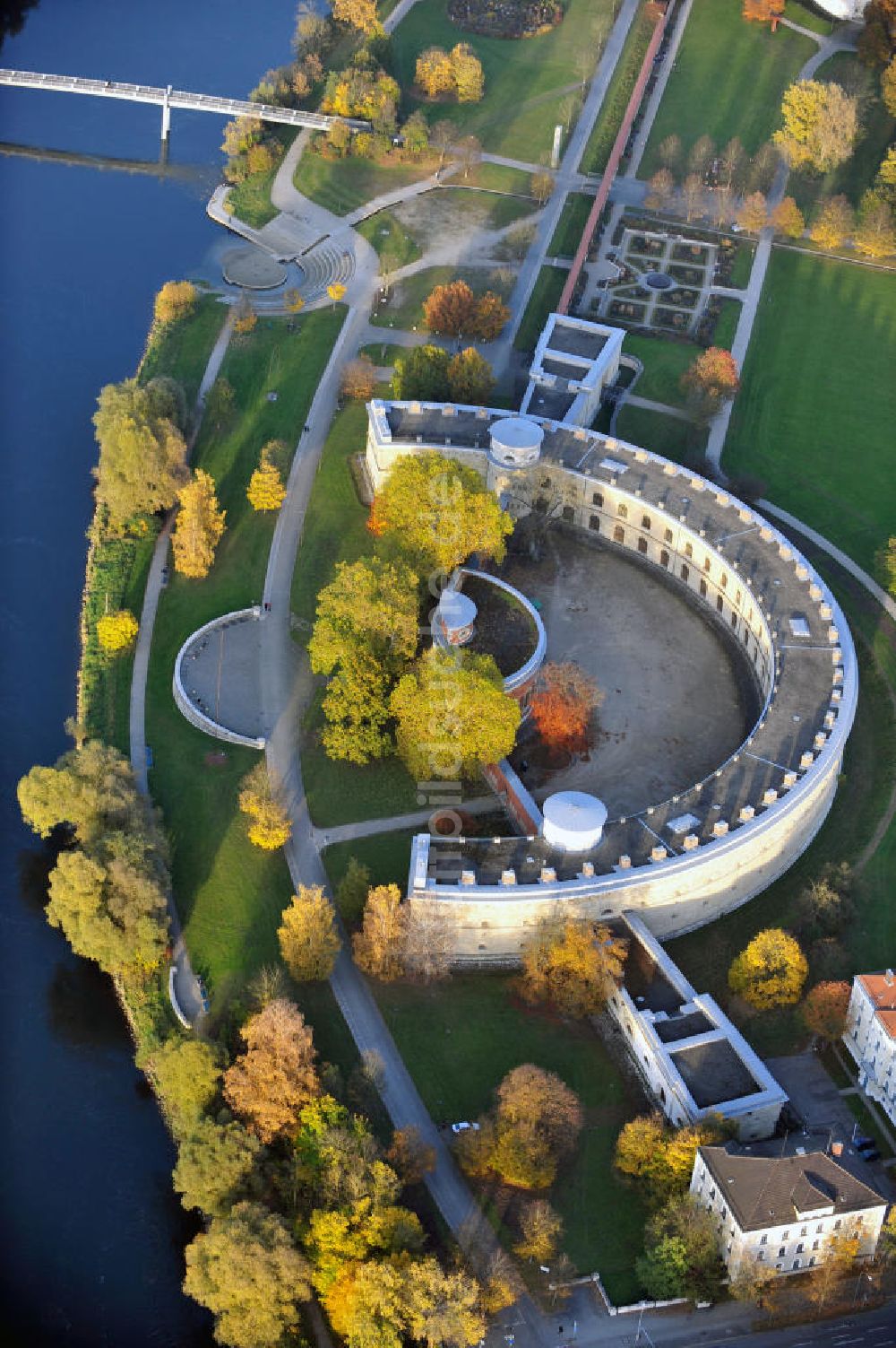 Ingolstadt aus der Vogelperspektive: Reduit Tilly im Klenzepark in Ingolstadt