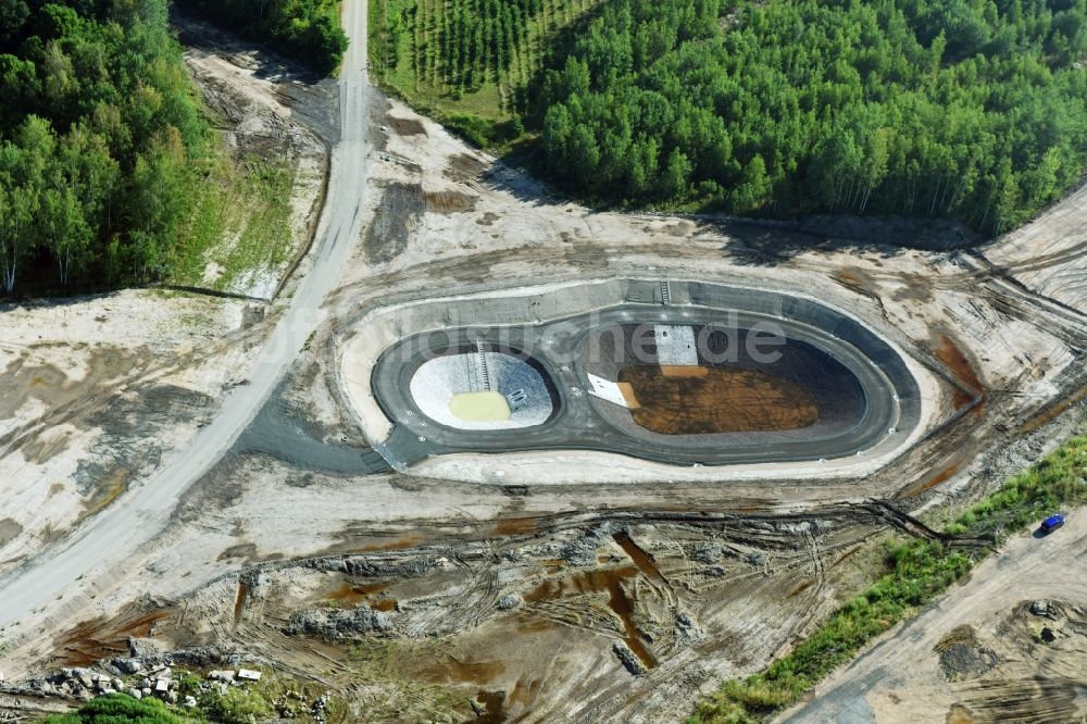 Luftbild Rötha - Regen- Rückhaltebecken und Löschwasserteich entlang der Trasse und des Streckenverlaufes der Bundesstraße B95 zur BAB A72 in Rötha im Bundesland Sachsen