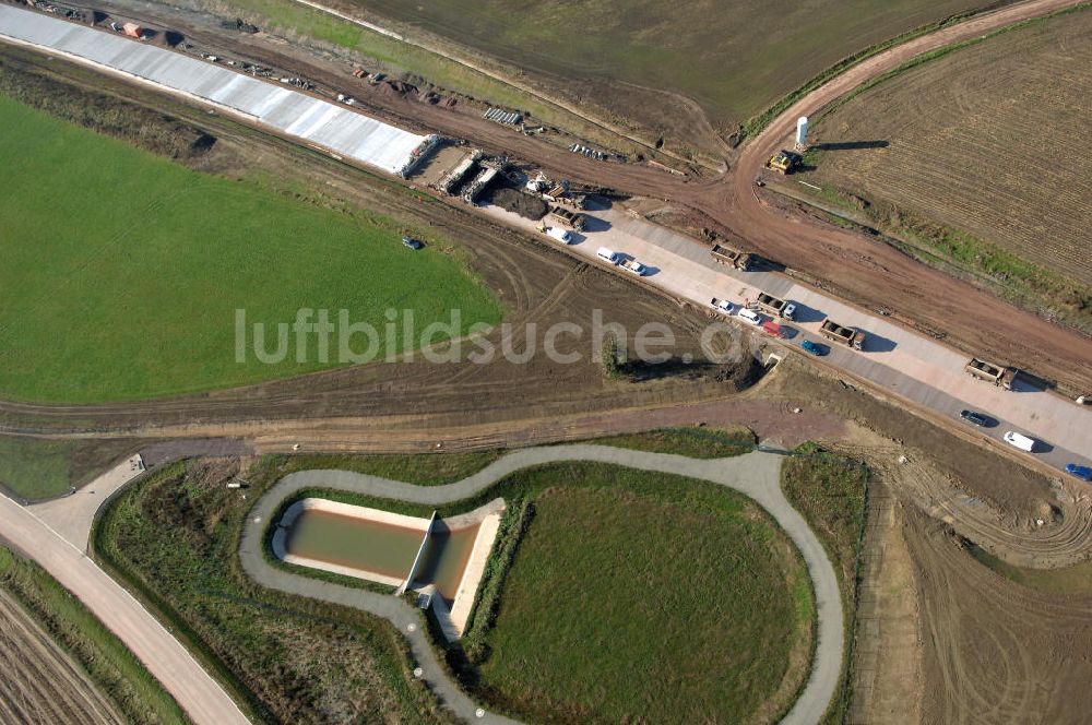 Luftaufnahme Sättelstädt - Regenrückhaltbecken VI nahe der Baustelle der Ausfahrt / Anschlussstelle Sättelstädt der A4