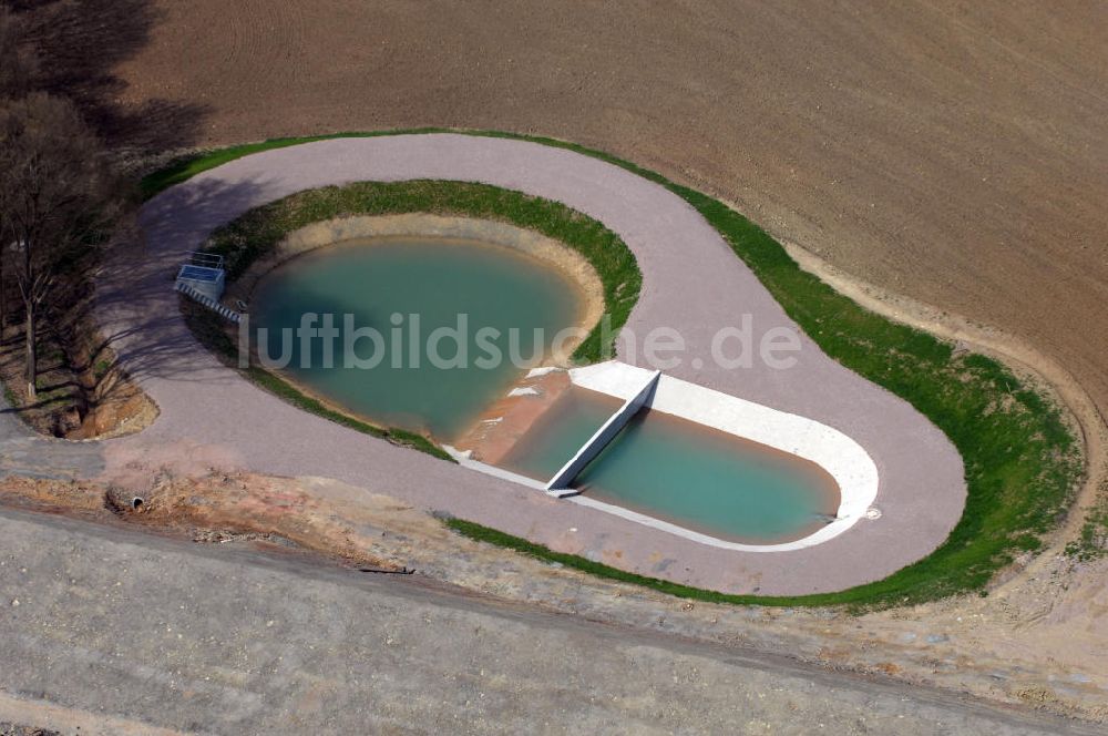 Luftbild Madelungen - Regenrückhaltebecken nahe der Brücke südlich von Madelungen