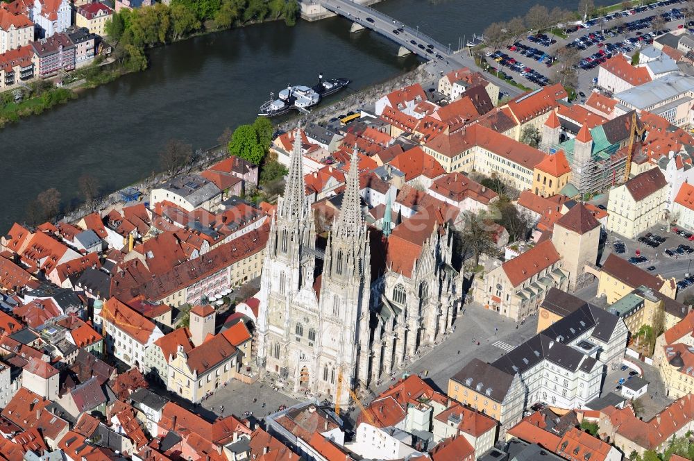 Luftaufnahme Regensburg - Regensburger Dom in Regensburg im Bundesland Bayern