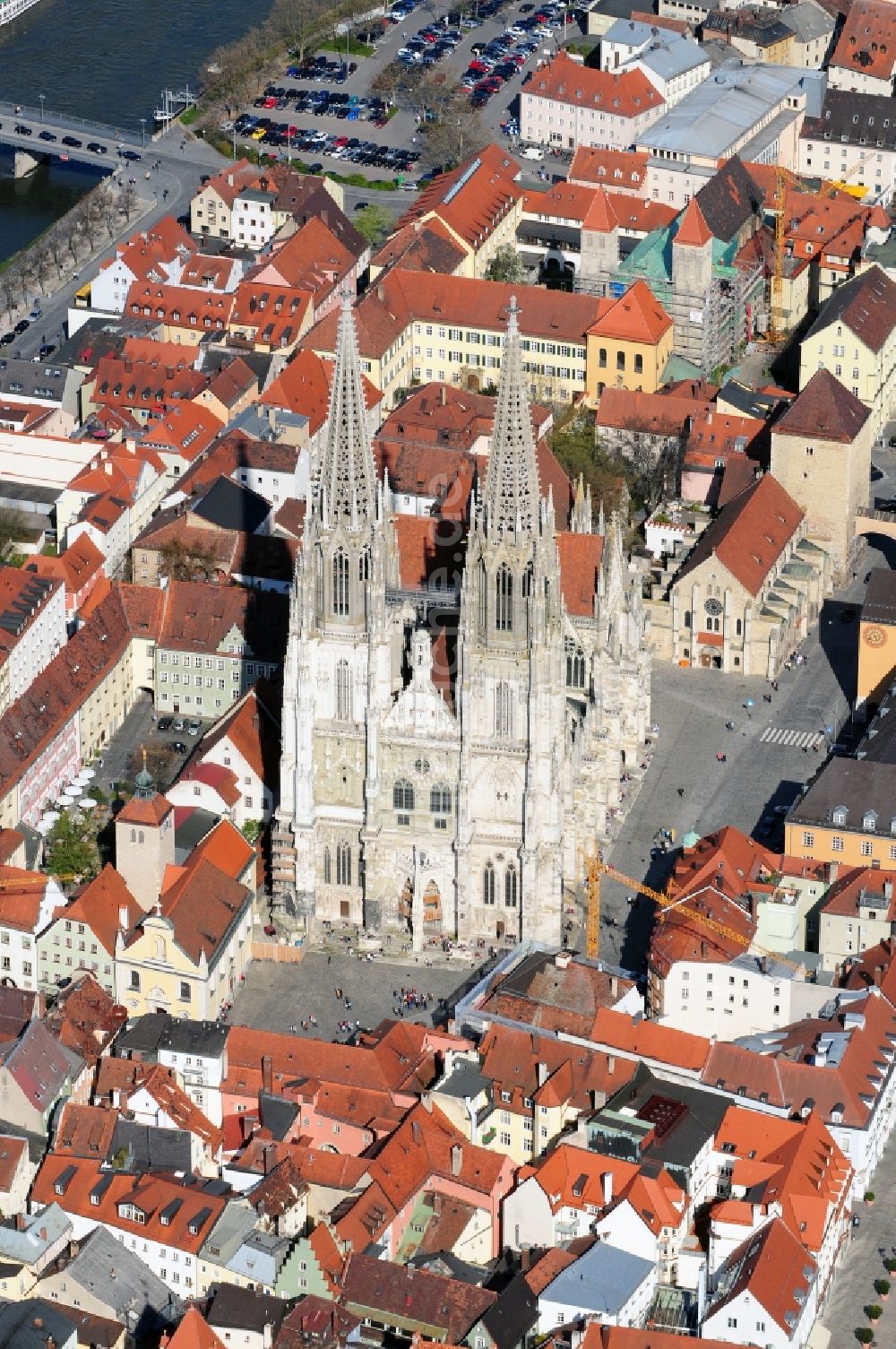 Regensburg von oben - Regensburger Dom in Regensburg im Bundesland Bayern