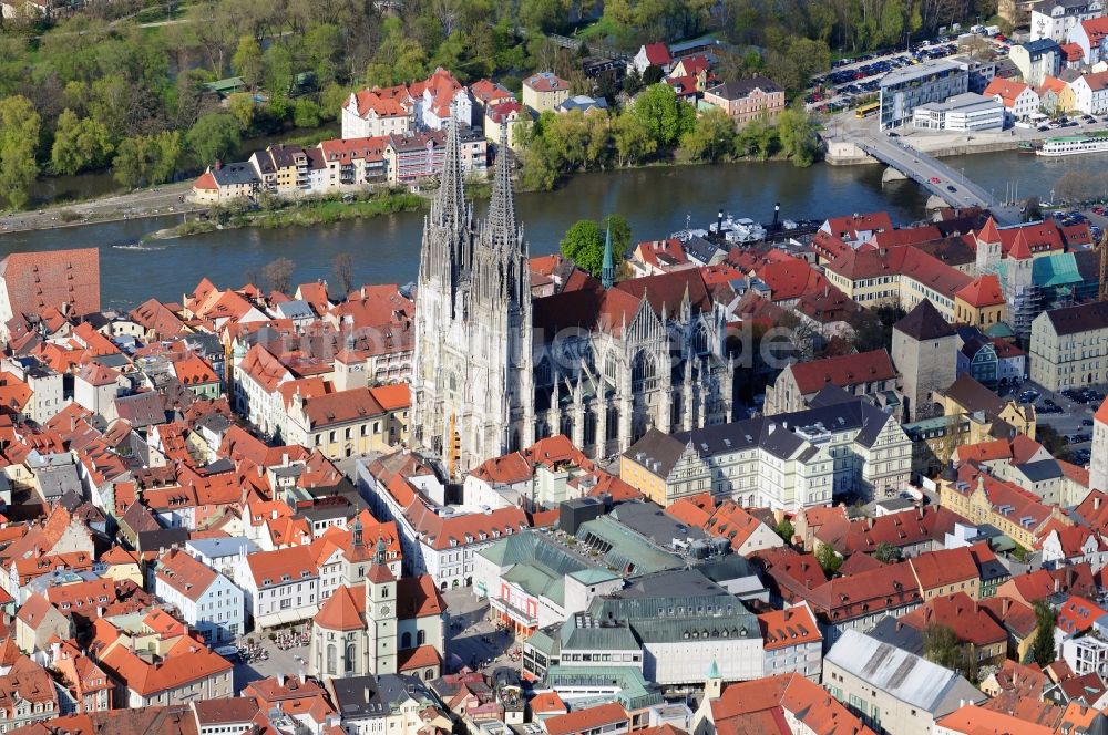 Luftaufnahme Regensburg - Regensburger Dom in Regensburg im Bundesland Bayern