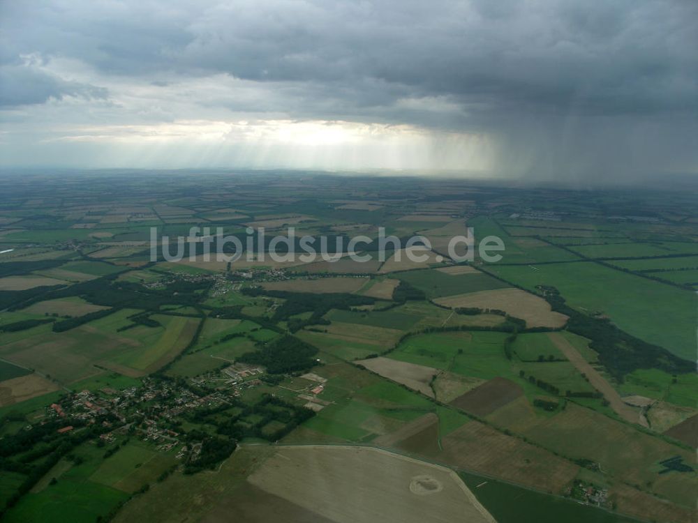 Luftbild Barnewitz - Regenschauer über dem Havelland, 21.07.2005