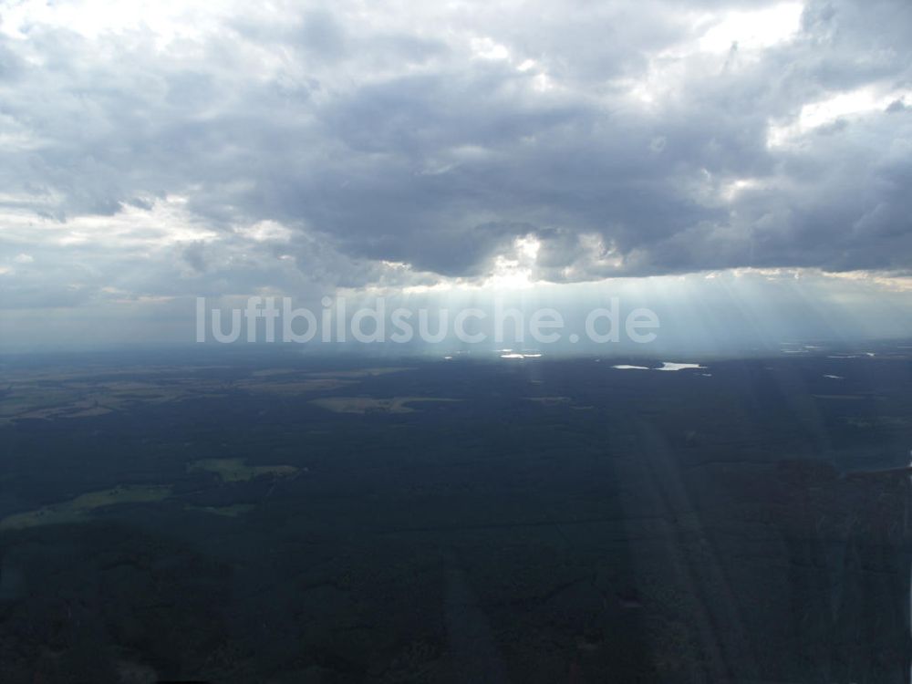 Luftbild Barnewitz - Regenschauer über dem Havelland / Barnewitz, 31.07.2005