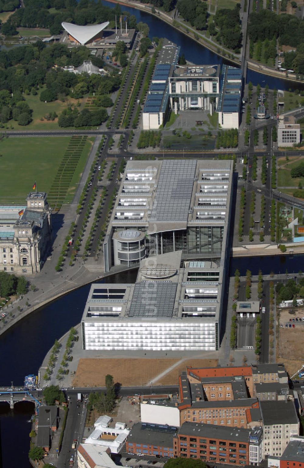 Berlin von oben - Regierungsviertel am Berliner Reichstag