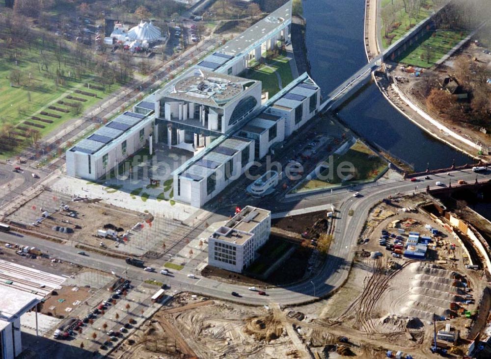 Berlin - Tiergarten von oben - Regierungsviertel, Bundeskanzleramt, Schweizer Botschaft