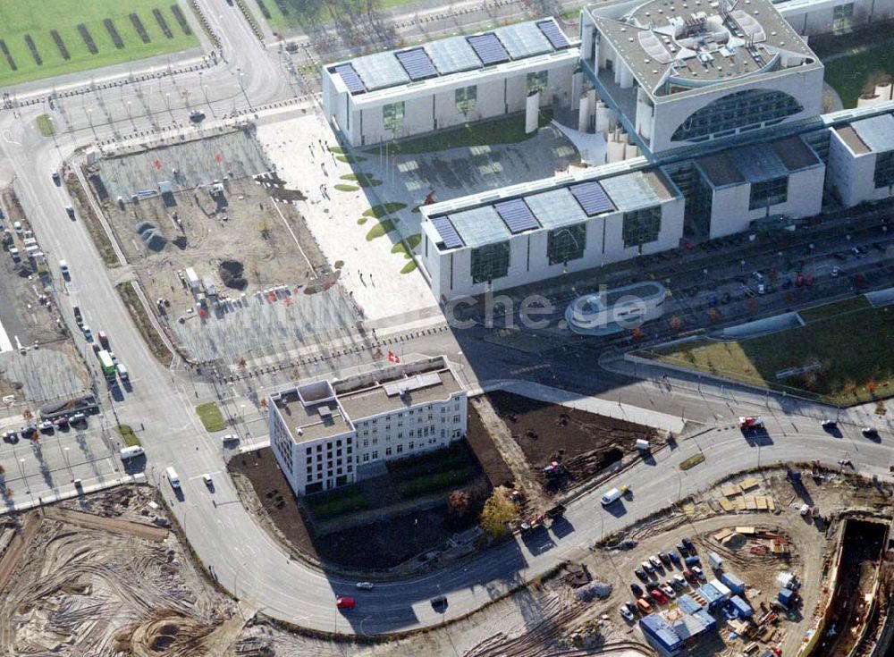 Luftbild Berlin - Tiergarten - Regierungsviertel, Bundeskanzleramt, Schweizer Botschaft