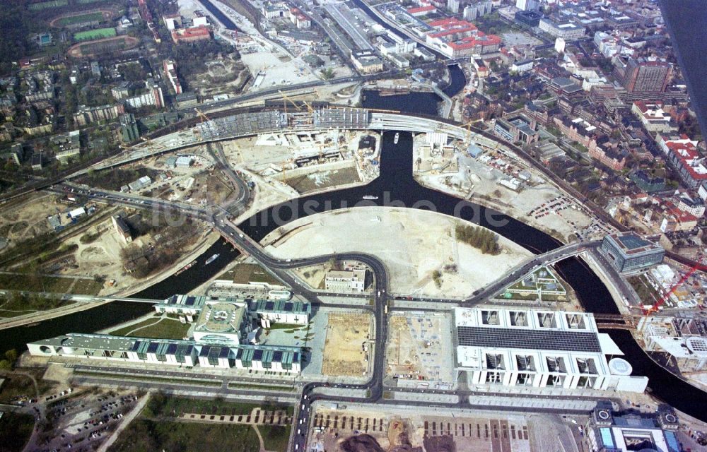 Luftbild Berlin-Tiergarten / Spreebogen - Regierungsviertel mit dem Reichstag und dem Baustellenbereich am Lehrter Bahnhof / Spreebogen in Berlin Tiergarten