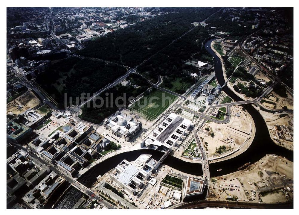 Luftaufnahme Berlin / Tiergarten - Regierungsviertel am Spreebogen in Berlin - Tiergarten / Mitte mit dem Reichstag und Bundeskanzleramt und dem Büro- und Geschäftshaus Reinhardtstraße Nr