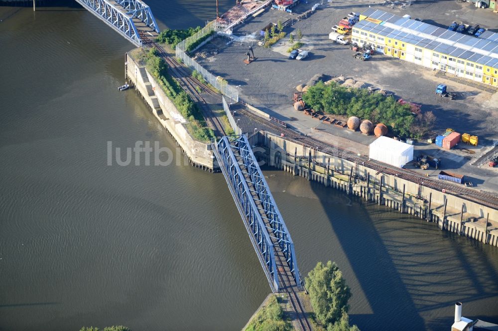 Hamburg aus der Vogelperspektive: Reginenortbrücke in Hamburg-Mitte / Veddel