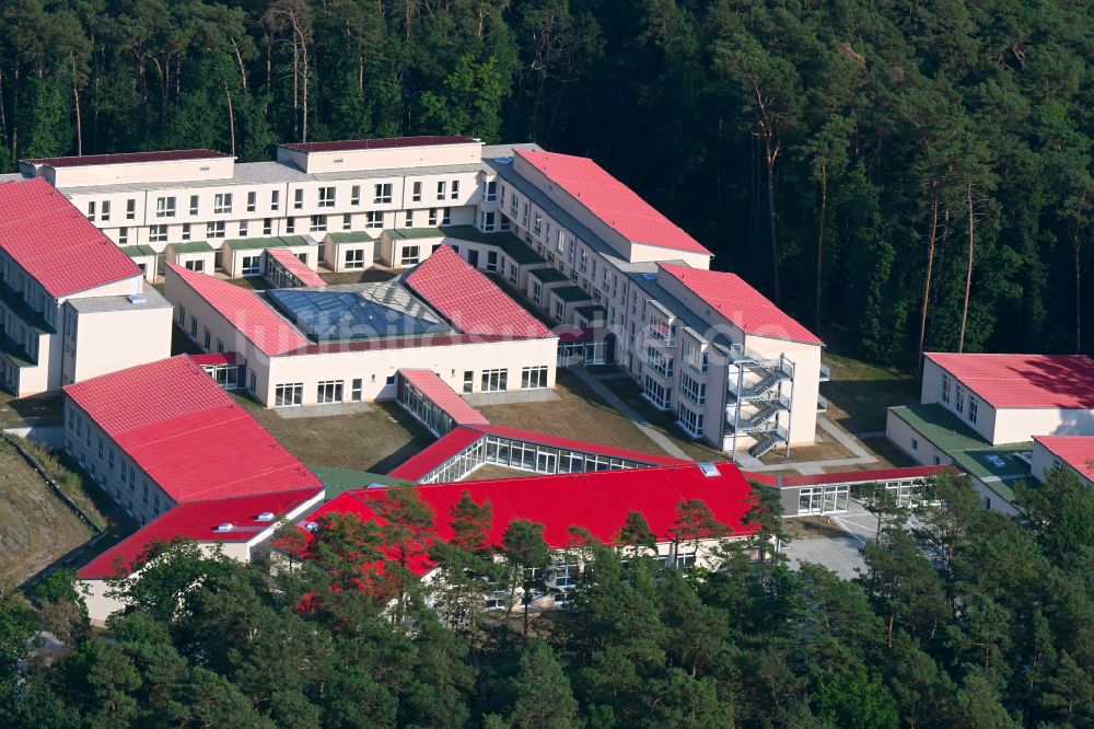 Strausberg von oben - Rehabilitationszentrum der Rehaklinik in Strausberg im Bundesland Brandenburg, Deutschland