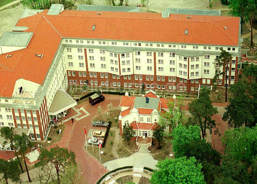 Luftbild Dahlewitz - Hoppegarten - Rehaklinik in Dahlwitz - Hoppegarten (MEDIAN - Klinikverbund).10.04.1995