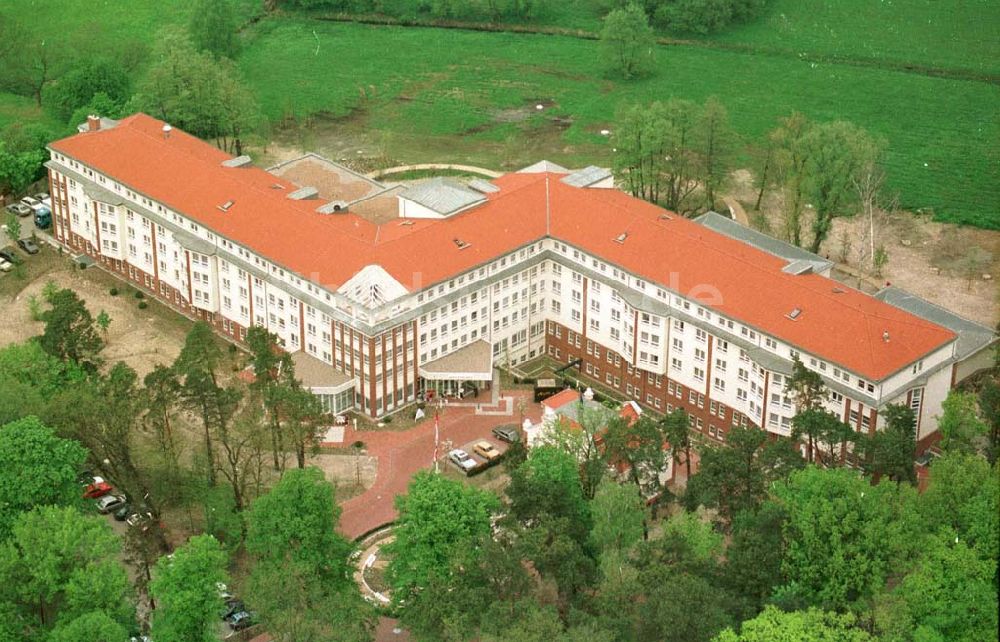 Luftaufnahme Dahlewitz - Hoppegarten - Rehaklinik in Dahlwitz - Hoppegarten (MEDIAN - Klinikverbund).10.04.1995