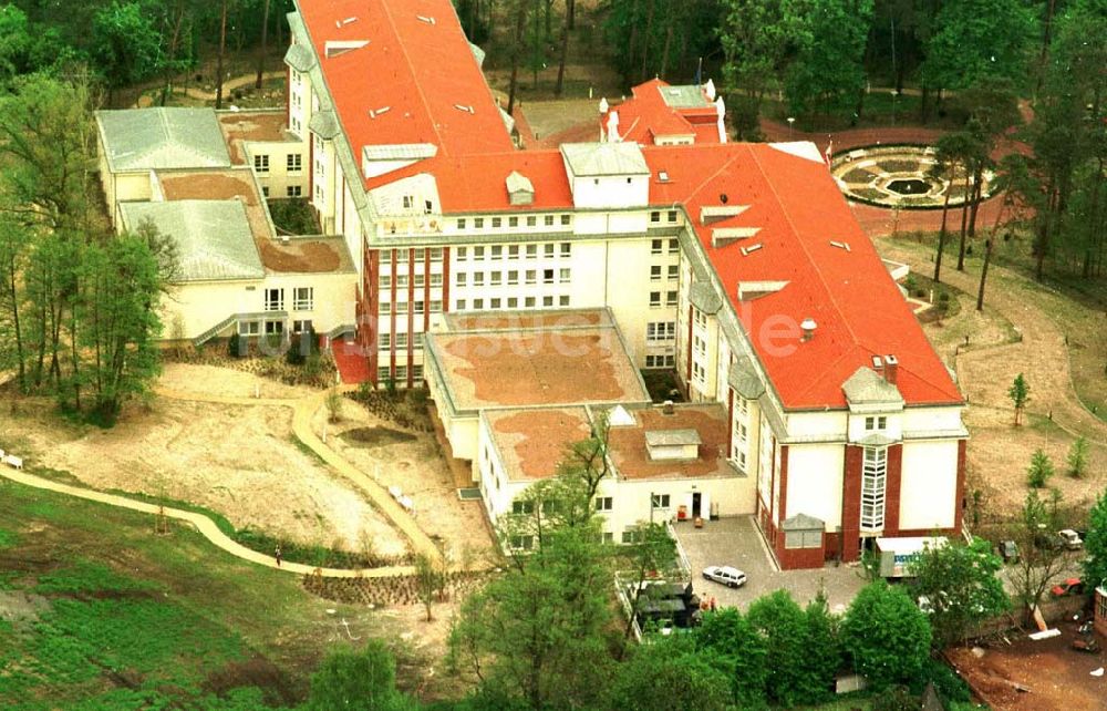 Luftaufnahme Dahlewitz - Hoppegarten - Rehaklinik in Dahlwitz - Hoppegarten (MEDIAN - Klinikverbund).10.04.1995