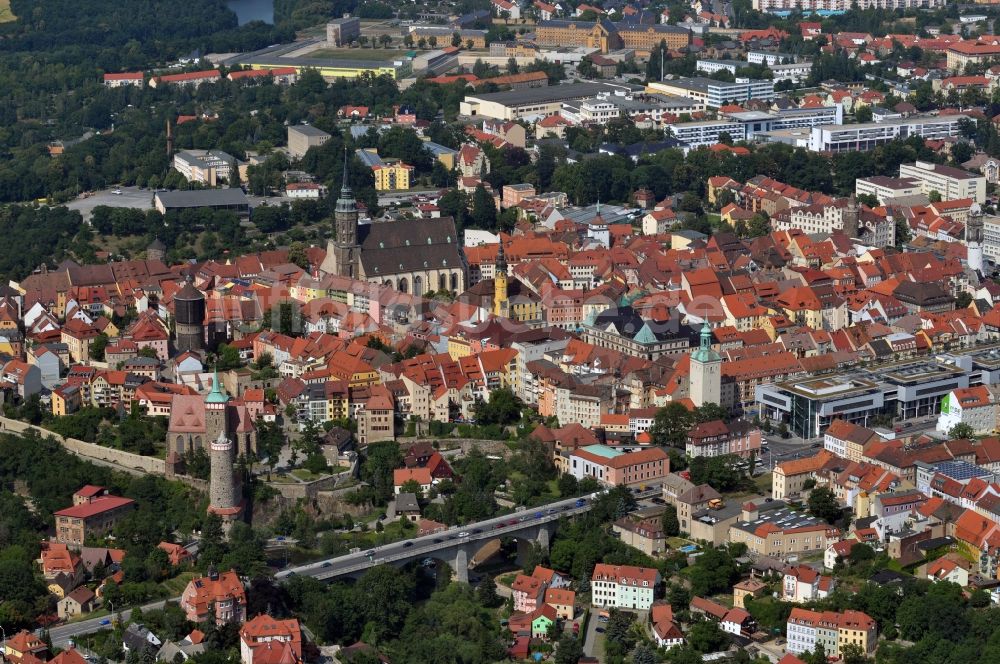 Bautzen von oben - Reichenturm im Stadtzentrum von Bautzen im Bundesland Sachsen