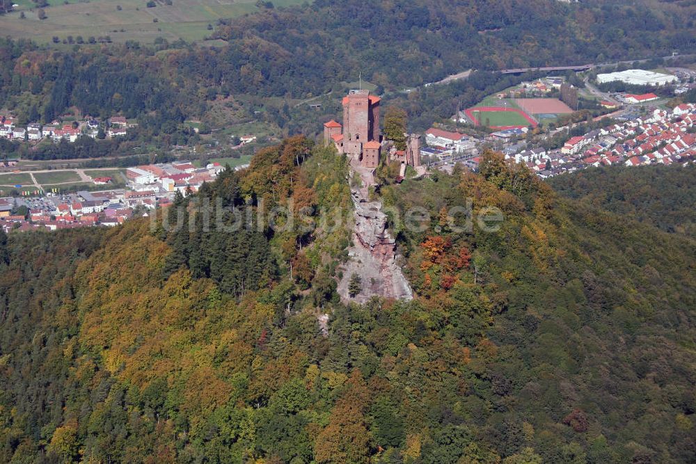 Pfälzerwald von oben - Reichsburg Trifels in Annweiler