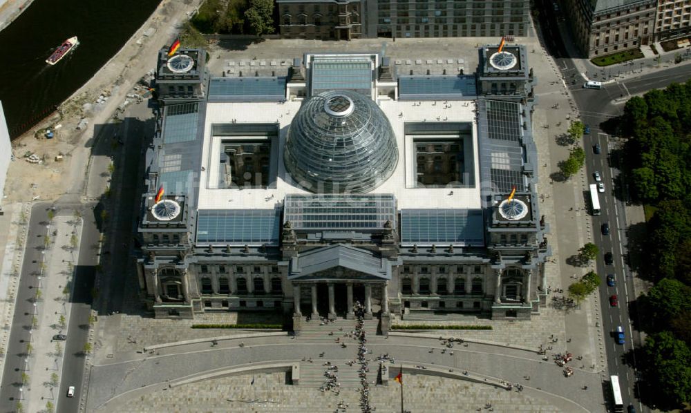 Berlin aus der Vogelperspektive: Reichstag Berlin