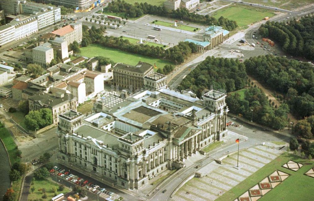 Reichstag im Berliner Tiergarten von oben - 05.09.1993 Reichstag im Berliner Tiergarten