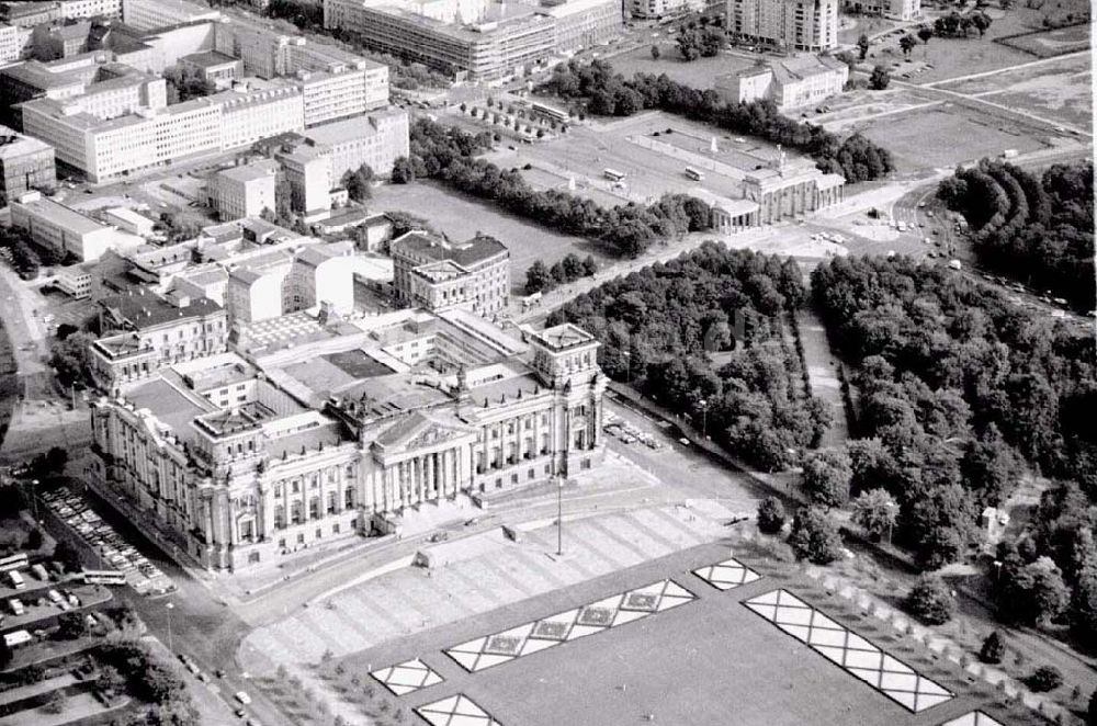 Luftbild Berlin - Reichstag ohne Kuppel