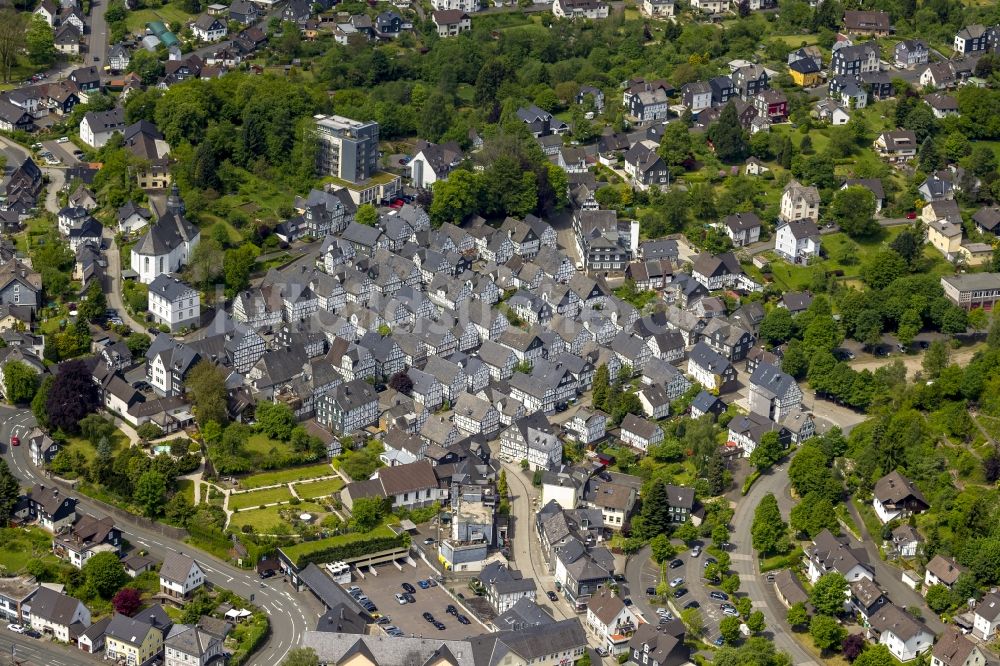 Luftbild Freudenberg - Reihen von historisch orginalgetreuen Fachwerkhäusern im Stadtzentrum von Freundenberg im Bundesland Nordrhein-Westfalen