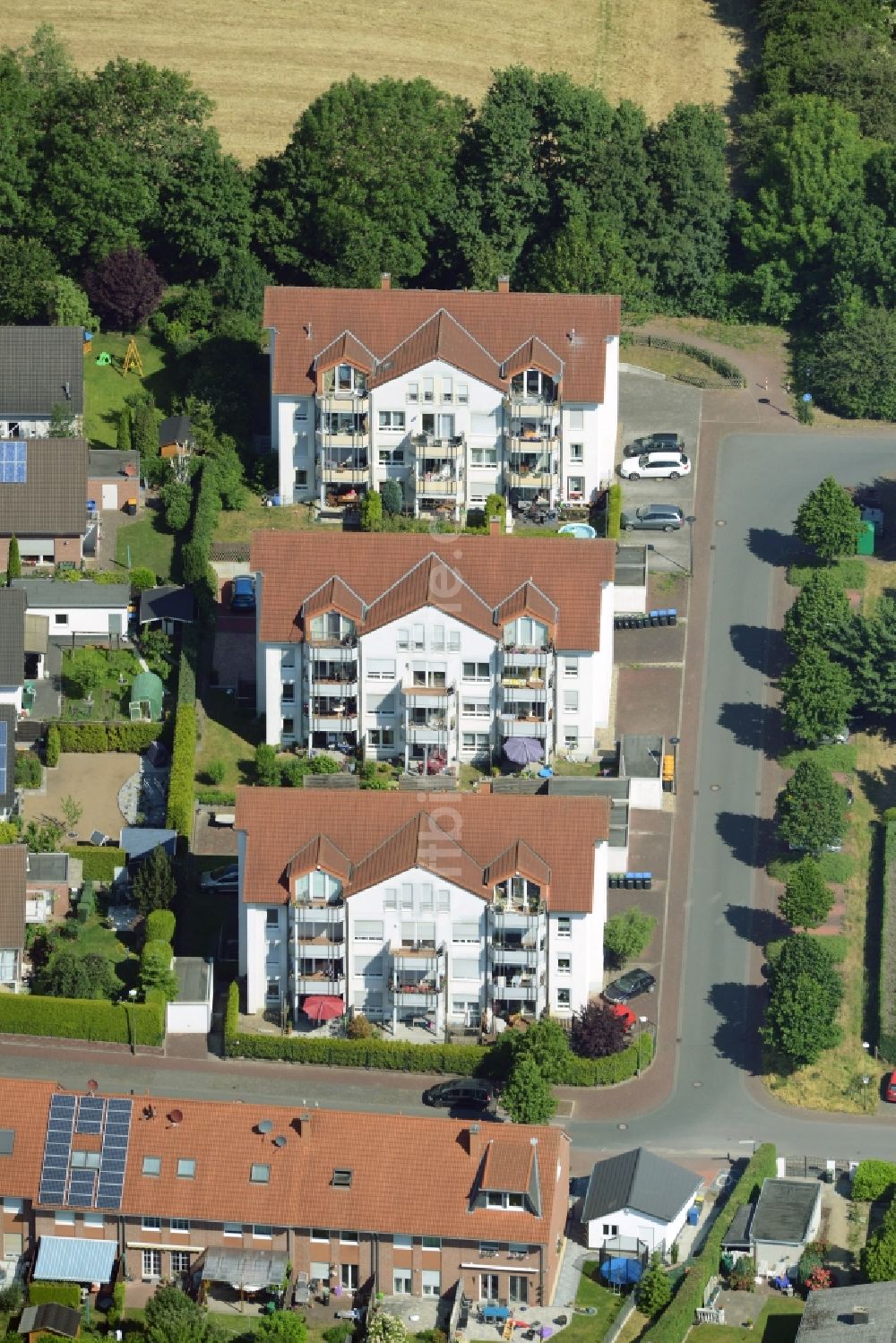 Bönen von oben - Reihen- Wohnhaus der MARKUS GEROLD UNTERNEHMENSGRUPPE in Bönen im Bundesland Nordrhein-Westfalen