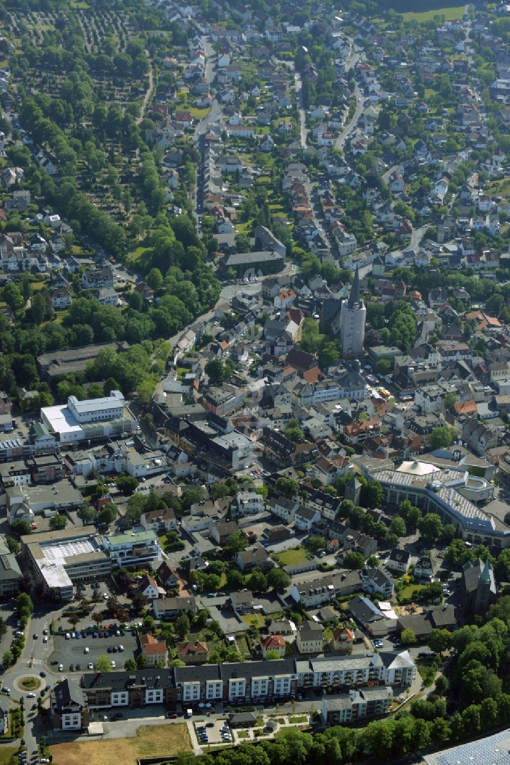 Luftaufnahme Menden (Sauerland) - Reihen- Wohnhaus der MARKUS GEROLD UNTERNEHMENSGRUPPE in Menden (Sauerland) im Bundesland Nordrhein-Westfalen