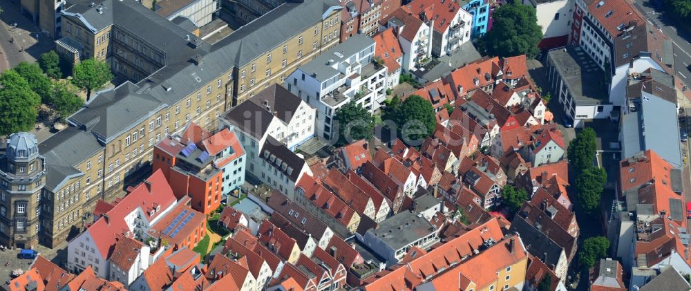 Luftaufnahme Bremen - Reihenhaus- Siedlung im Wohngebiet Schnoorviertel in der Altstadt von Bremen