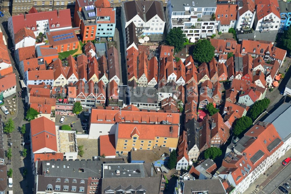 Bremen von oben - Reihenhaus- Siedlung im Wohngebiet Schnoorviertel in der Altstadt von Bremen