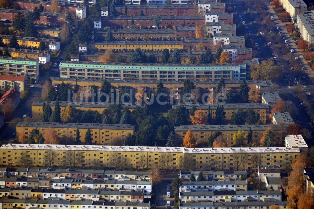 Berlin OT Britz von oben - Reihenhaussiedlung in Berlin im Bezirk Neukölln im Ortsteil Britz