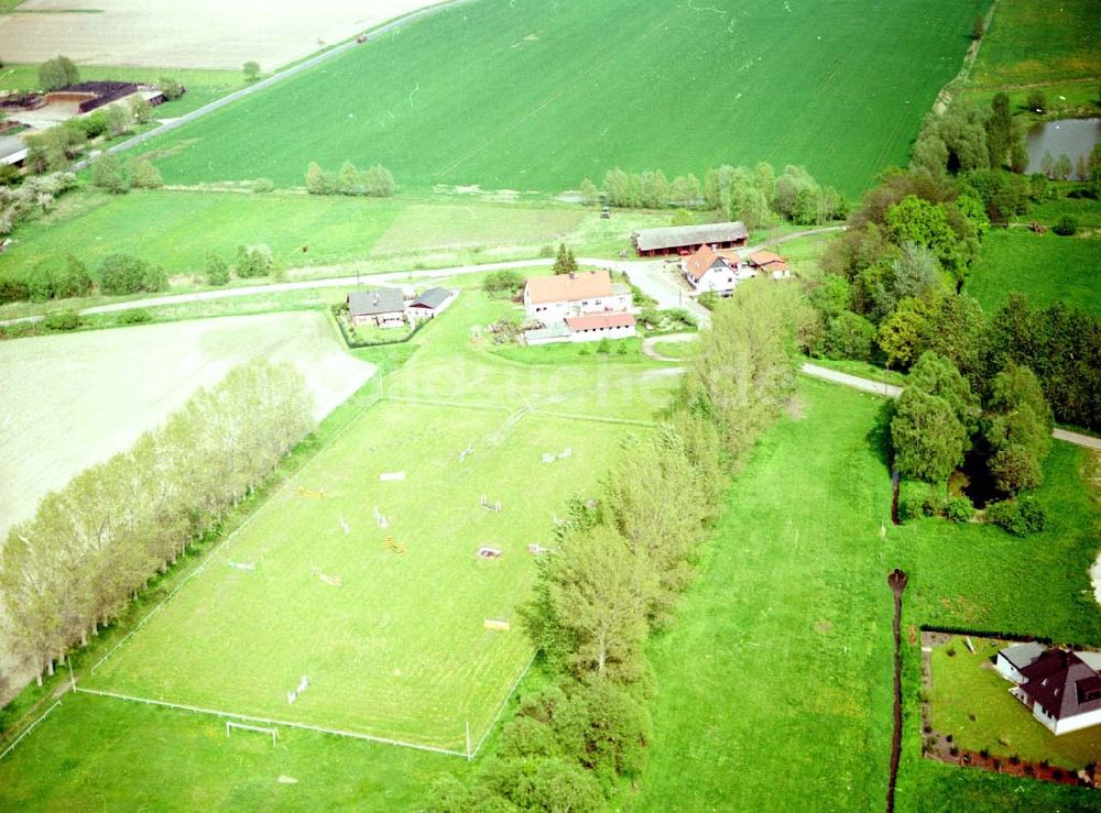 Luftaufnahme Sachsen-Anhalt - Reithof Mahlsdorf / Sachsen-Anhalt Mahlsdorf 16.Mai 2002