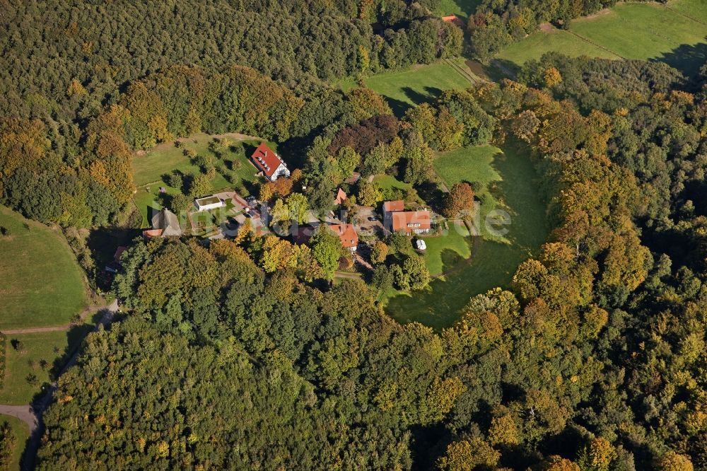 Bruchhausen-Vilsen von oben - Reitstall - Reiterhof - Forsthaus in Heiligenberg im Bundesland Niedersachsen, Deutschland