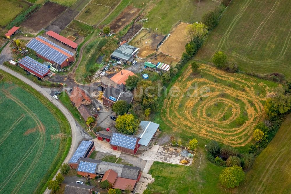 Bönen von oben - Reitstall - Reiterhof - Marstall entlang dem Hohlweg in Bönen im Bundesland Nordrhein-Westfalen, Deutschland