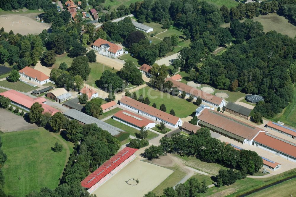 Redefin aus der Vogelperspektive: Reitstall - Reiterhof - Marstall auf dem Gelände des Landgestüts Redefin in Redefin im Bundesland Mecklenburg-Vorpommern