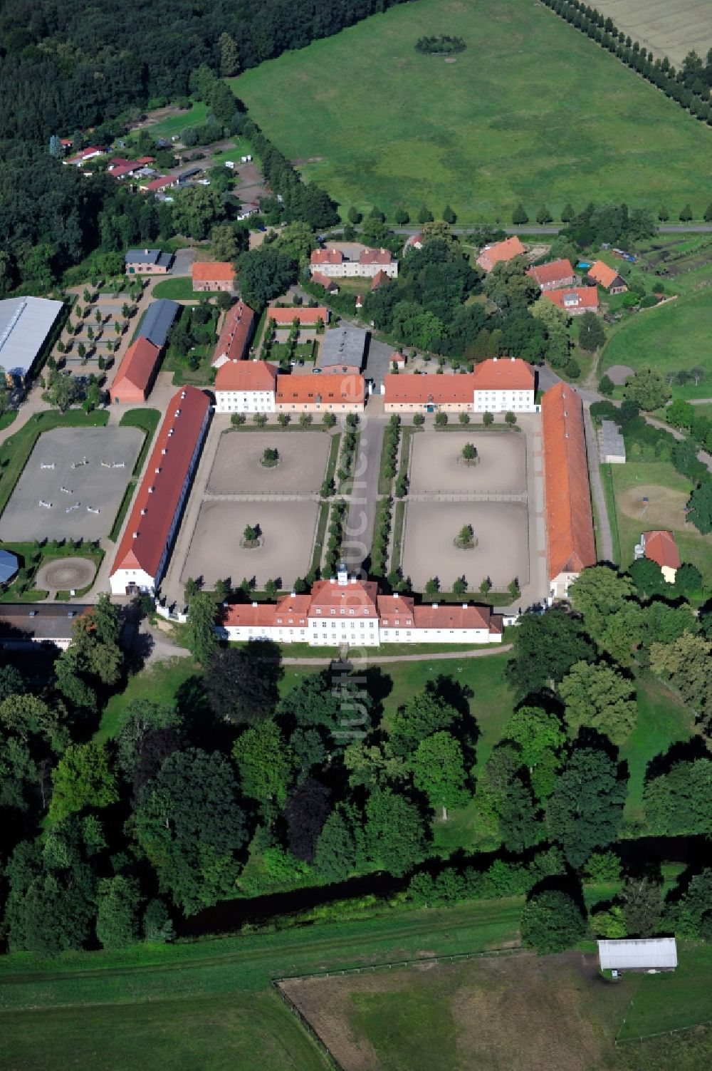 Neustadt (Dosse) aus der Vogelperspektive: Reitstall - Reiterhof - Marstall in Neustadt (Dosse) im Bundesland Brandenburg, Deutschland