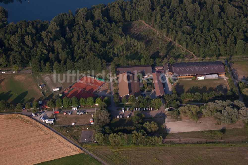 Luftaufnahme Lahr/Schwarzwald - Reitstall - Reiterhof - Marstall des Reitverein Lahr e.V. im Ortsteil Kippenheimweiler in Lahr/Schwarzwald im Bundesland Baden-Württemberg, Deutschland