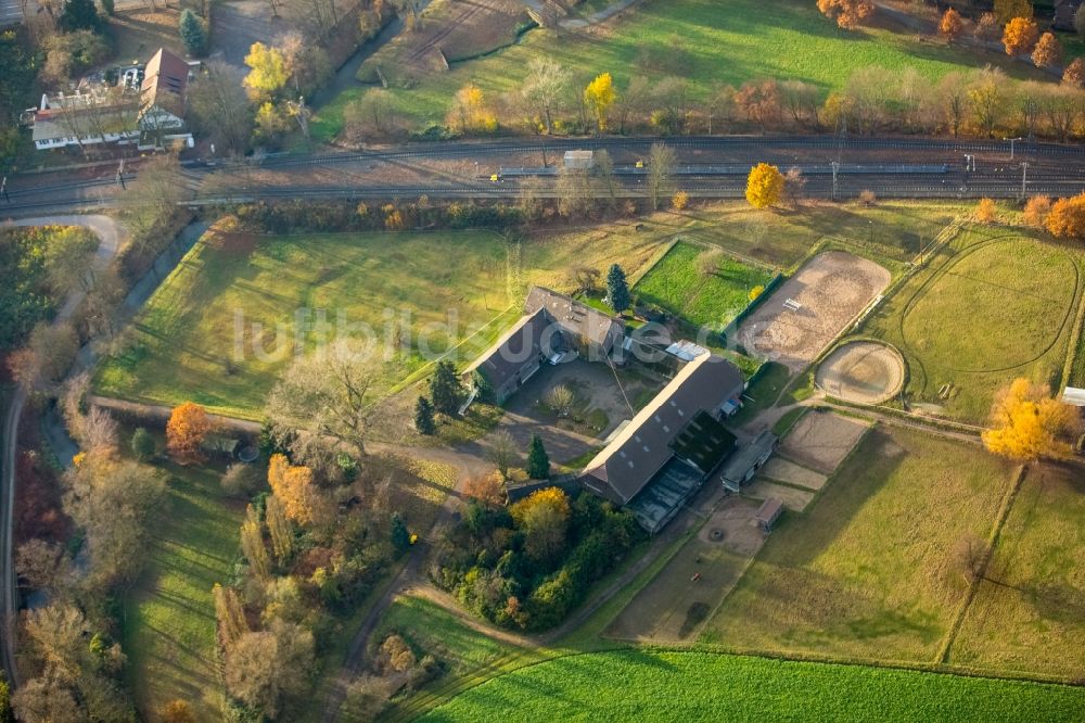 Luftaufnahme Duisburg - Reitstall - Reiterhof - Marstall und Tierpension Gut Kesselsberg im Ortsteil Duisburg Süd in Duisburg im Bundesland Nordrhein-Westfalen