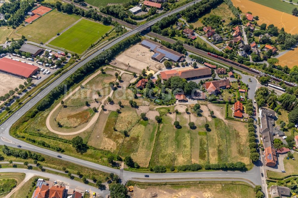 Luftaufnahme Vadrup - Reitstall - Reiterhof Reiten und Fahren Schulze Hobbeling in Vadrup im Bundesland Nordrhein-Westfalen, Deutschland