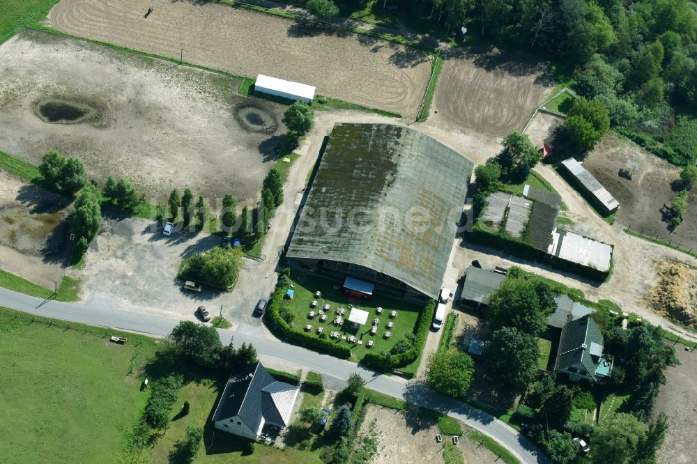 Luftbild Ahrensfelde - Reitstall - Reiterhof - Reithalle der Reitschule Am Walde im Ortsteil Mehrow in Ahrensfelde im Bundesland Brandenburg, Deutschland