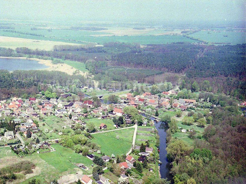 Altfriesack / BRB aus der Vogelperspektive: Rekonstruierte Schleuse in Altfriesack am Ruppiner See - errichtet durch die VBU - Verkehrsbau Union NL MLTU Lindow.