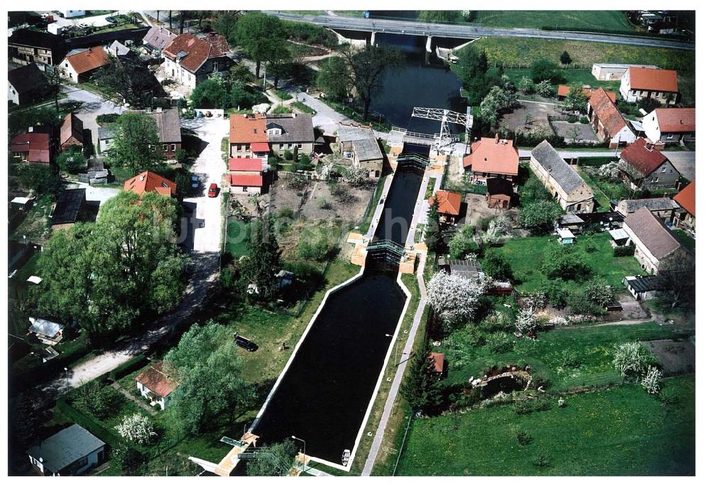 Altfriesack / BRB aus der Vogelperspektive: Rekonstruierte Schleuse in Altfriesack am Ruppiner See - errichtet durch die VBU - Verkehrsbau Union NL MLTU Lindow.