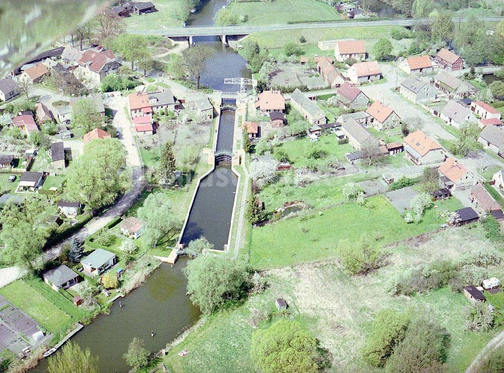 Luftbild Altfriesack / BRB - Rekonstruierte Schleuse in Altfriesack am Ruppiner See - errichtet durch die VBU - Verkehrsbau Union NL MLTU Lindow.