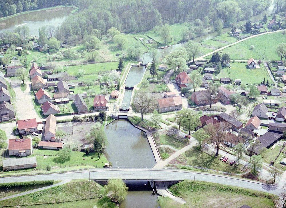 Altfriesack / BRB von oben - Rekonstruierte Schleuse in Altfriesack am Ruppiner See - errichtet durch die VBU - Verkehrsbau Union NL MLTU Lindow.