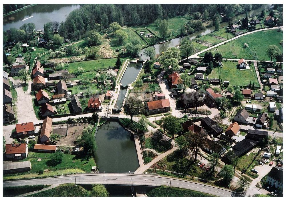 Altfriesack / BRB von oben - Rekonstruierte Schleuse in Altfriesack am Ruppiner See - errichtet durch die VBU - Verkehrsbau Union NL MLTU Lindow.