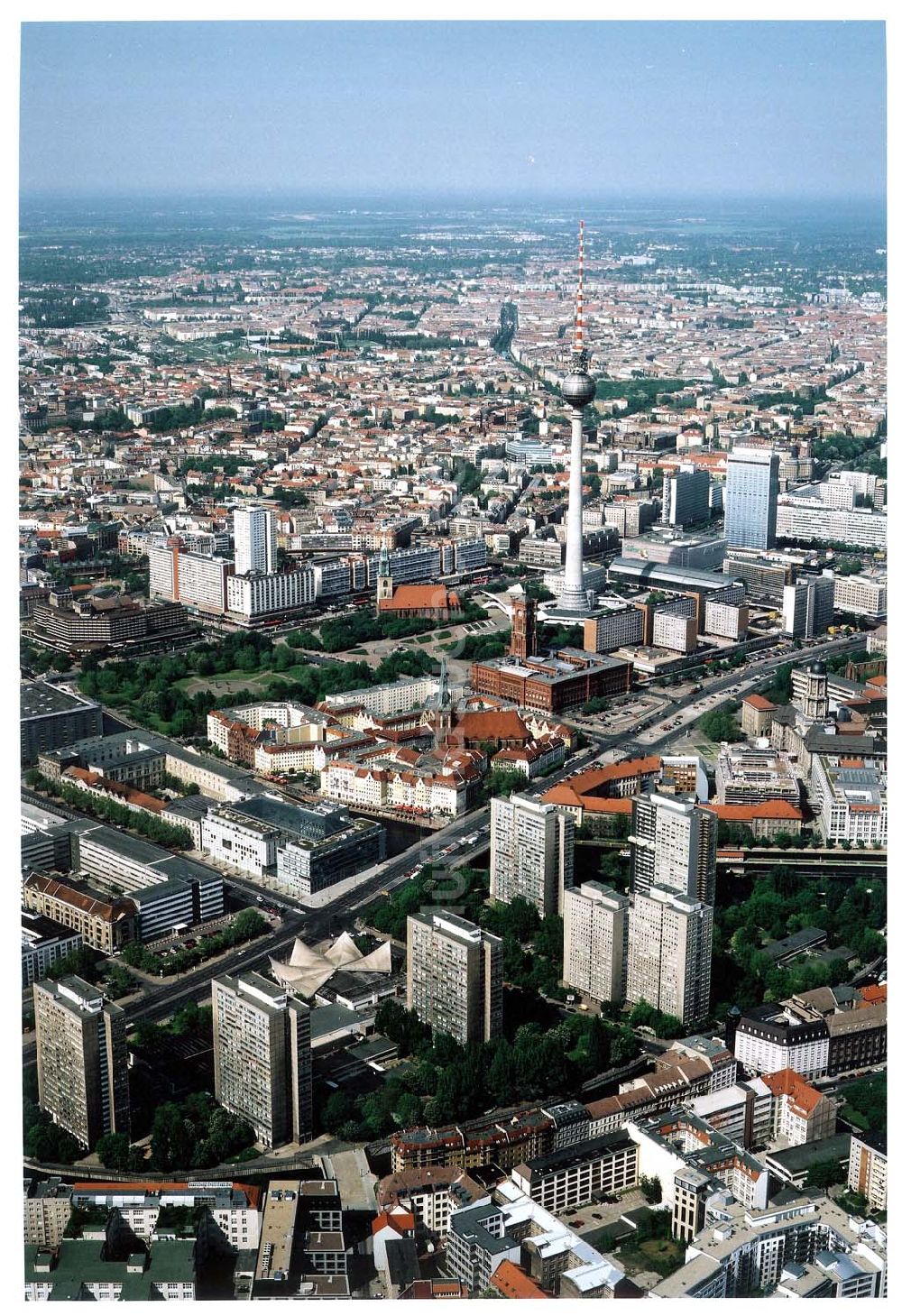 Berlin aus der Vogelperspektive: Rekonstruierte Wohnbauten an der Leipziger Straße in Berlin - Mitte.