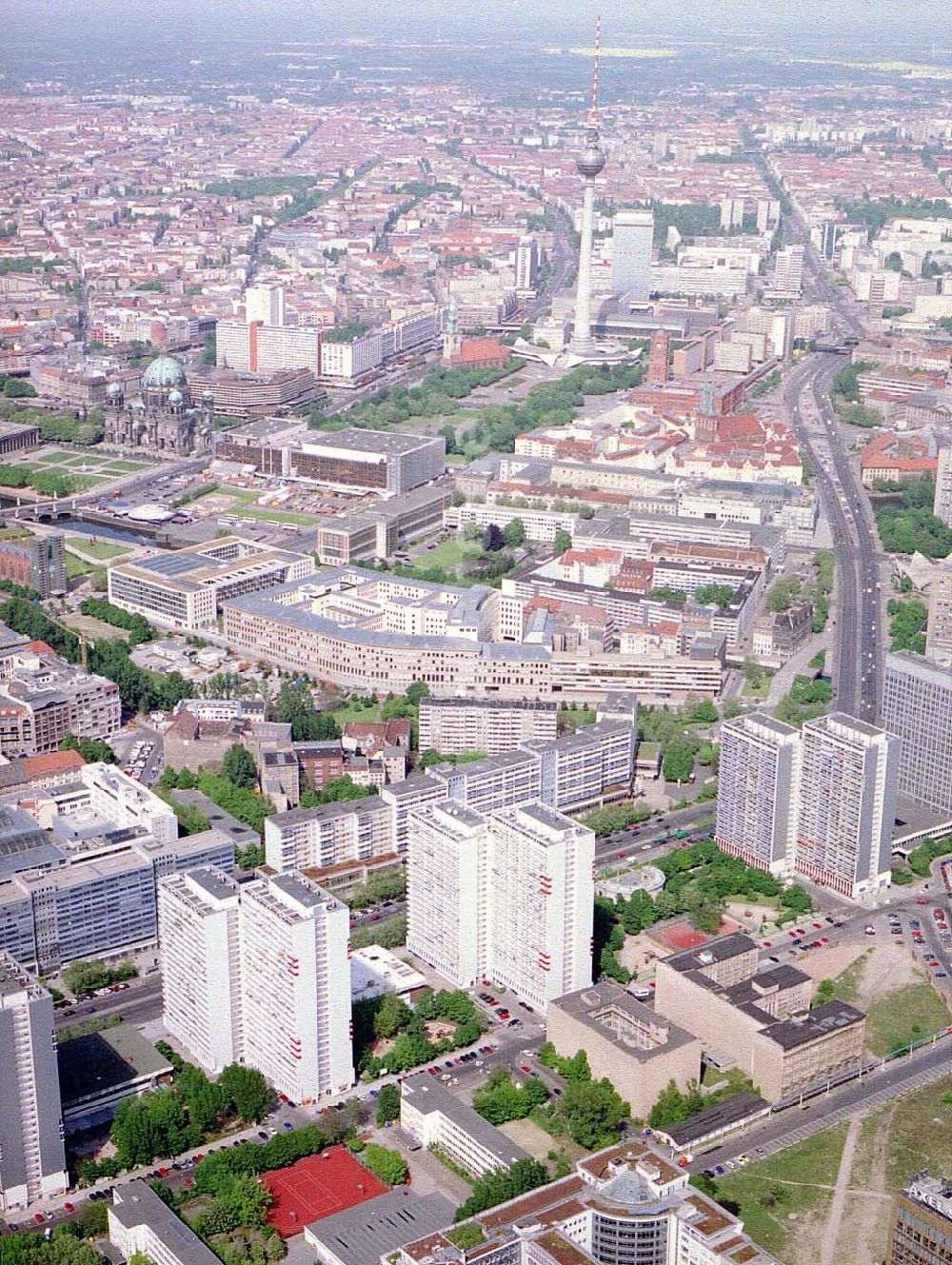 Luftaufnahme Berlin - Rekonstruierte Wohnbauten an der Leipziger Straße in Berlin - Mitte.