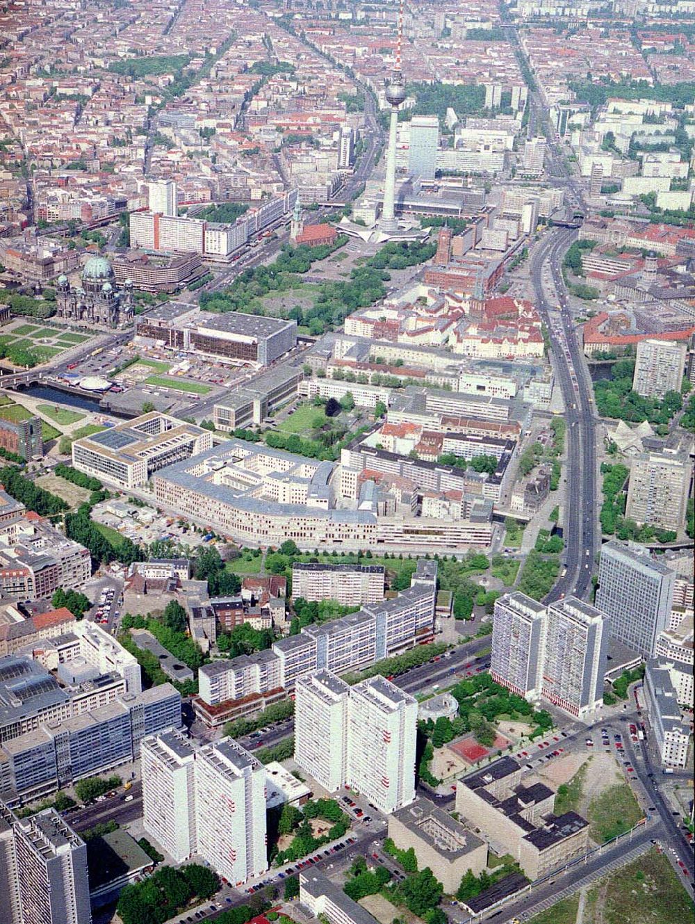 Luftbild Berlin - Rekonstruierte Wohnbauten an der Leipziger Straße in Berlin - Mitte.