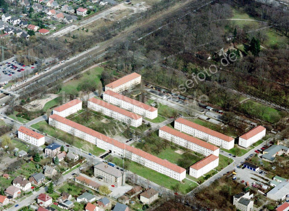 Luftbild Berlin / Marzahn - Rekonstruierte Wohnsiedlung in Biesdorf an der B1 in Marzahn.