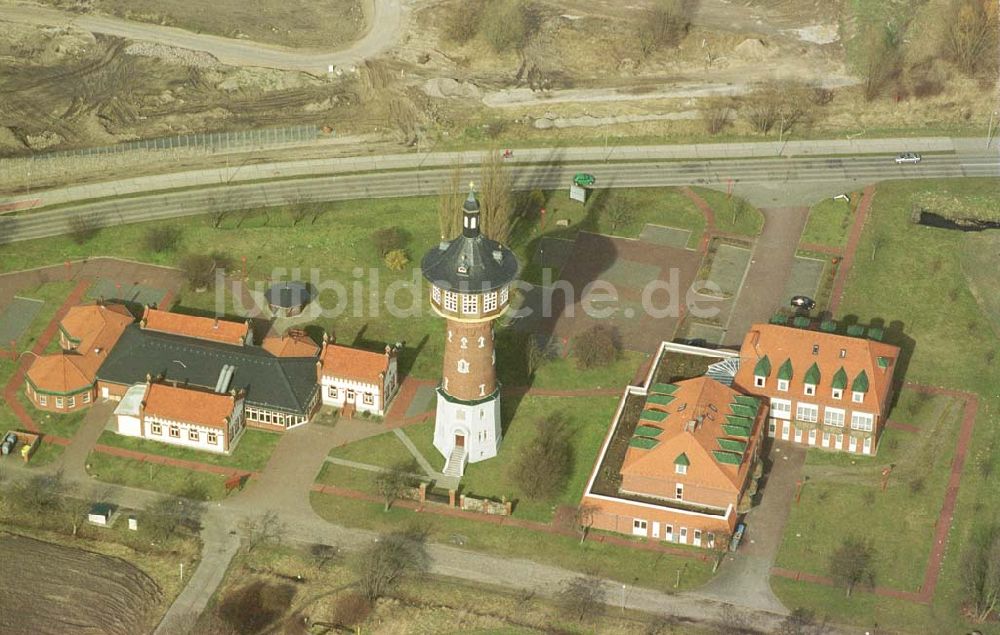 Luftbild Schwedt / Oder - Rekonstruierter Wasserturm mit Hotelkomplex in Schwedt - Süd.